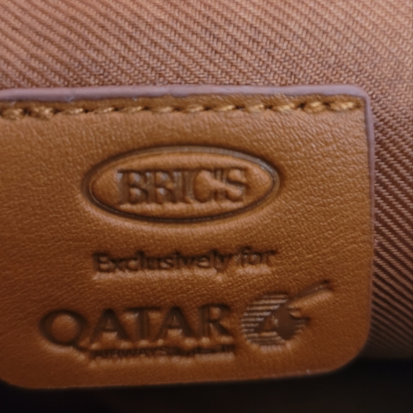 BRIC'S Qatar Airways Business Class Amenity Kit Travel Bag Toiletry Green Pouch - Picture 7 of 7